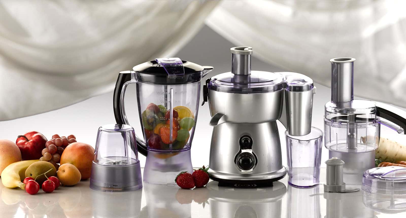 Food Processor and Fruits