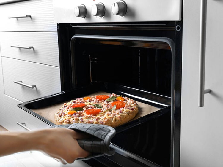 How To Keep Pizza Warm For A Party? 13 Easy Ways 2023