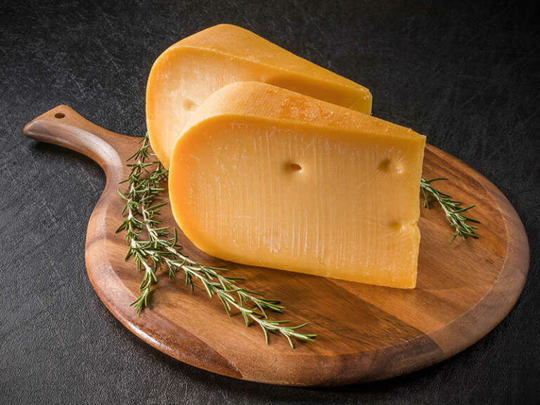 What Does Gouda Cheese Taste Like? Essential Insights 2024