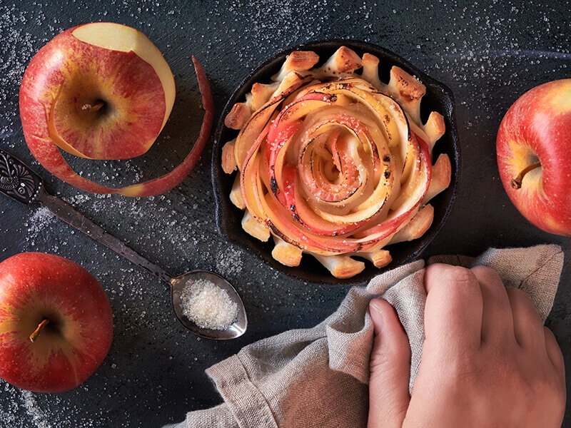 35 Delicious Cast Iron Skillet Desserts