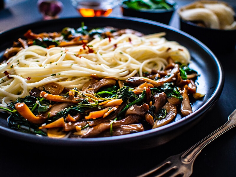 Sauce Oyster Mushrooms with Noodles