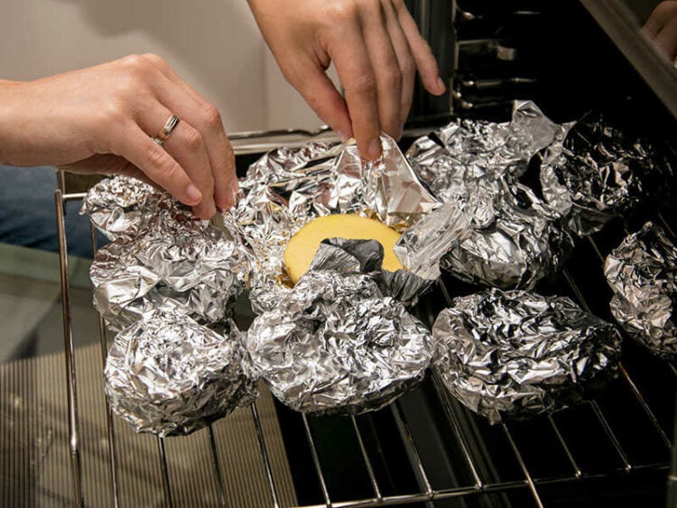 can-you-put-aluminum-foil-in-the-oven-baking-tips-2023