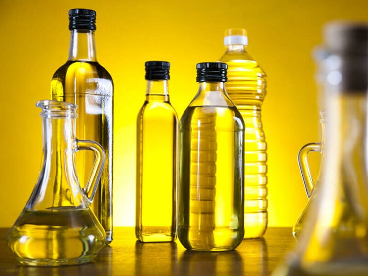 How Long Does Vegetable Oil Last? Uncover Its Shelf Life Secrets 2024