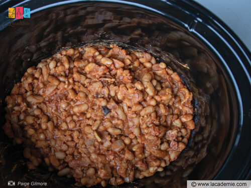 Deliciously Simple Crockpot Baked Beans Recipe