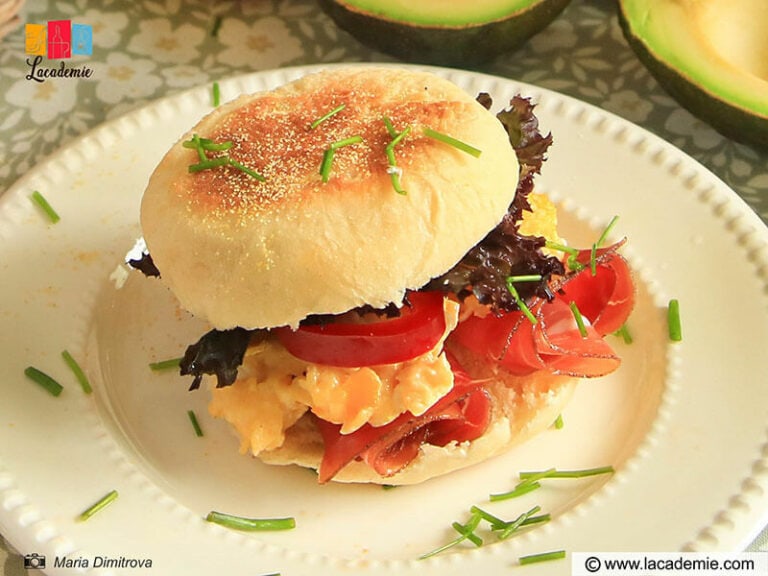 English Muffin With Scrambled Eggs Recipe