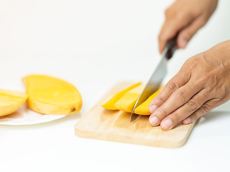 Slicing Mango