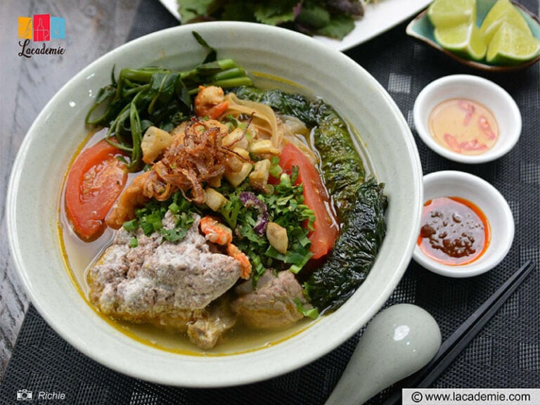 Vietnamese Rice Noodle Soup With Crab Meat Recipe