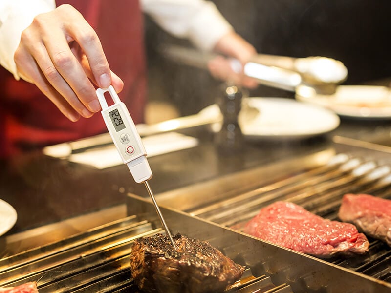 Measuring Steak With Temperature