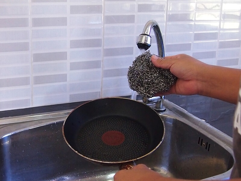 Rubbing Pans With Sponge