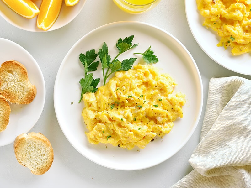 Scramble Eggs With Double Boiler