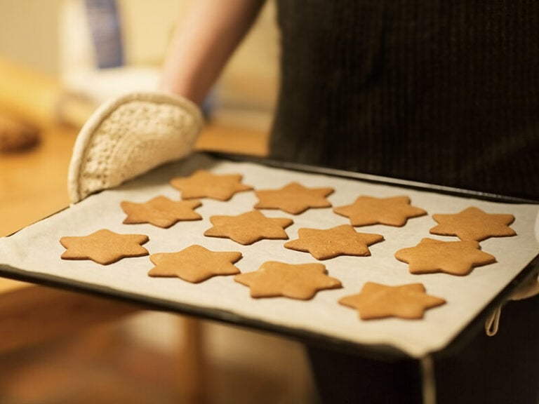 Can Parchment Paper Go In The Oven