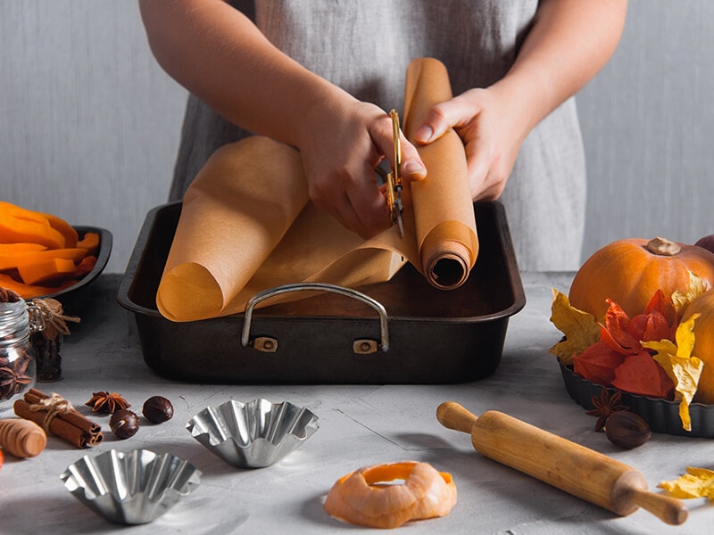 Cut Baking Paper In Iron Form