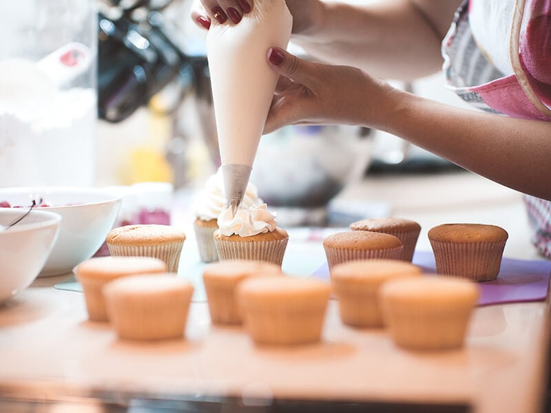 Making Creamy Top Cupcakes