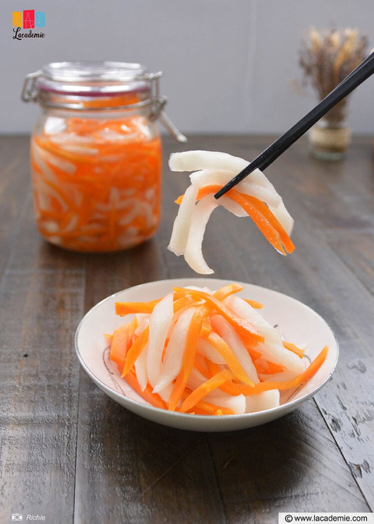 Vietnamese Pickled Carrots And Daikon (Đồ Chua)